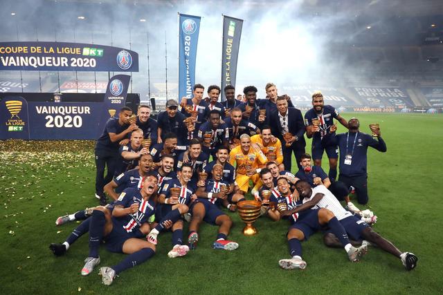 林诗栋与蒯曼联手晋级混双赛！王楚钦力挺队友